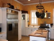 thumb_2566_vv2kitchenbsmall.jpg