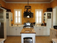 thumb_2566_vv2kitchencsmall.jpg