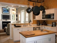 thumb_2566_vv2kitchentvrmbsmall.jpg