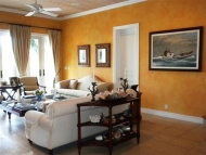 thumb_2566_vv2livingrm1dsmall.jpg