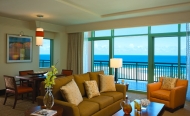 thumb_3115_thereefatlantisdeluxesuitelivingroom1602low.jpg
