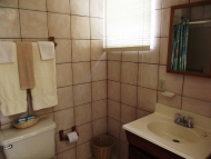 thumb_3270_bathroom.jpg
