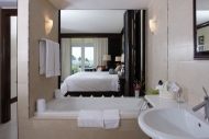 thumb_3400_bathroom.jpg