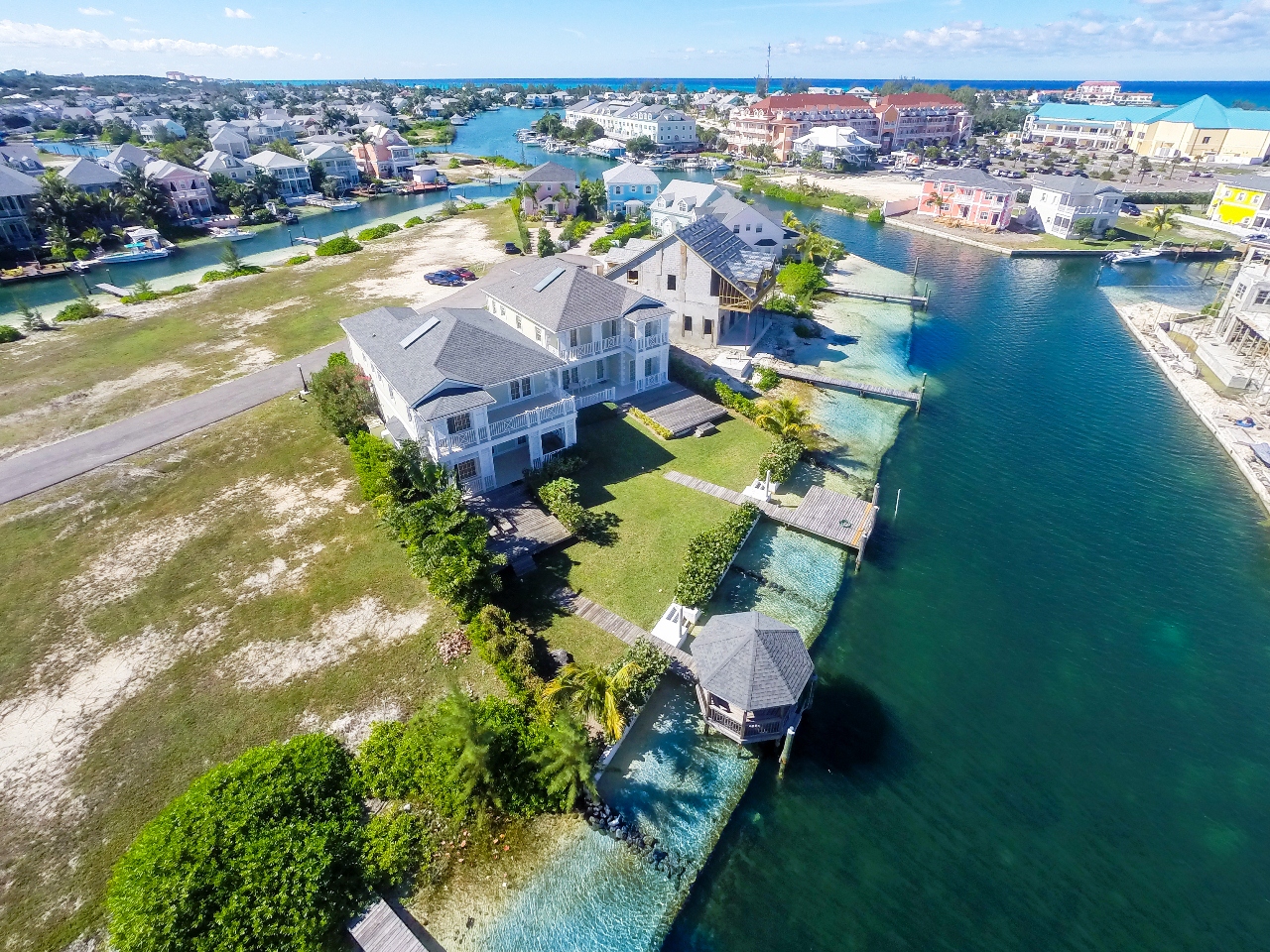 Breathtaking Sandyport Beaches on Nassau in the Bahamas