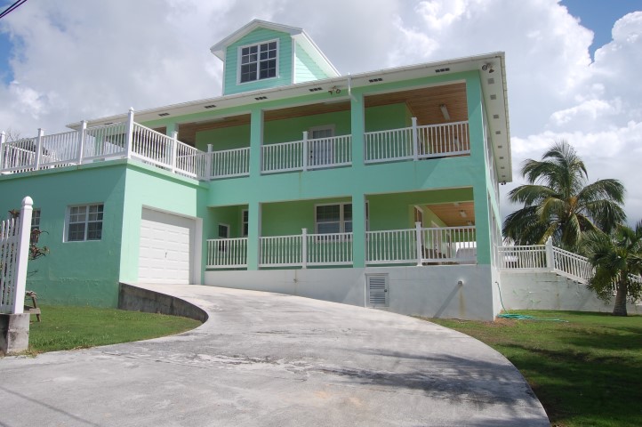 /listing-spanish-wells-home-with-dock-14414.html from Coldwell Banker Bahamas Real Estate