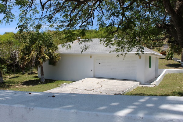 /listing-large-landscpaed-property-29786.html from Coldwell Banker Bahamas Real Estate