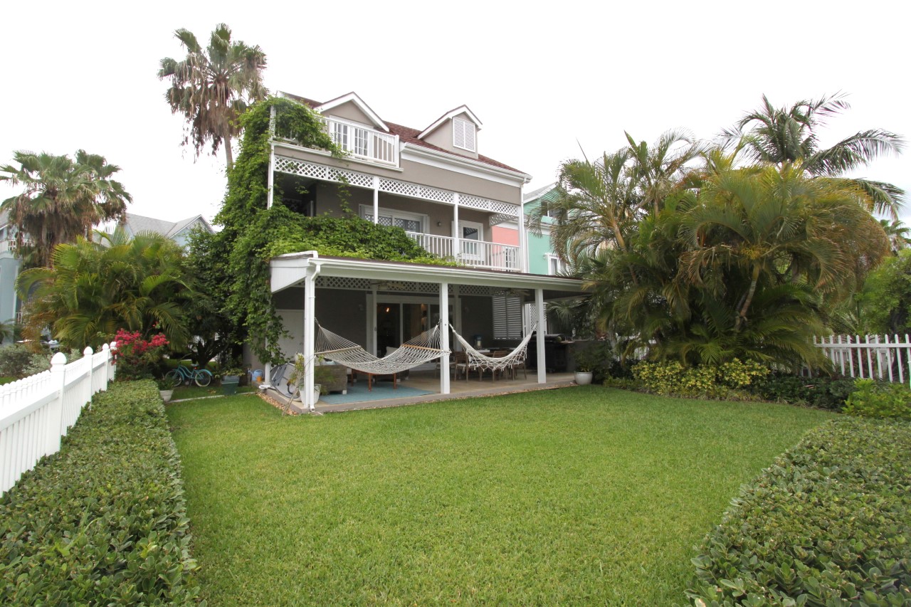 /listing-rented-sandyport-drive-sandyport-30743.html from Coldwell Banker Bahamas Real Estate