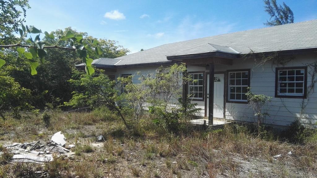 /listing-fixer-upper-apartment-bsd-14-33240.html from Coldwell Banker Bahamas Real Estate