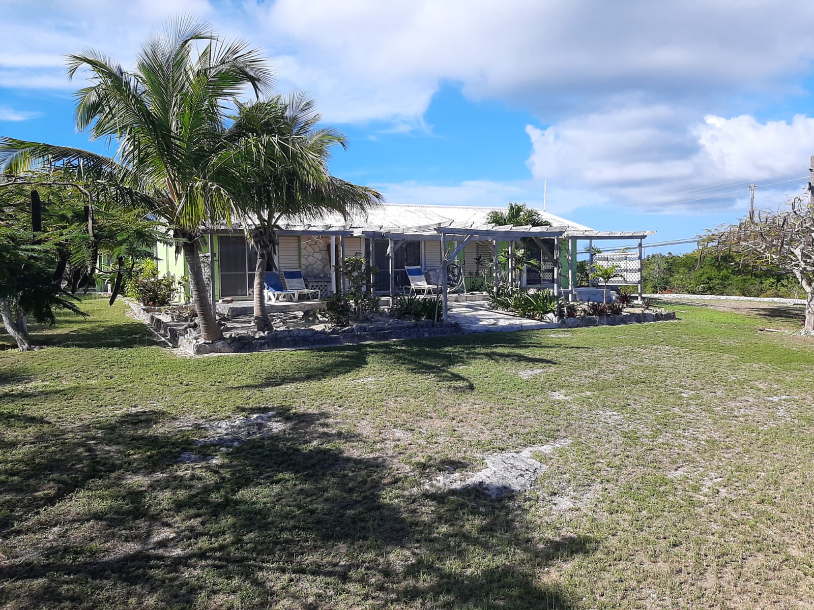 /listing-pending-2-bed-home-home-with-1-bedroom-apartment-1st-corner-off-blvd-34075.html from Coldwell Banker Bahamas Real Estate