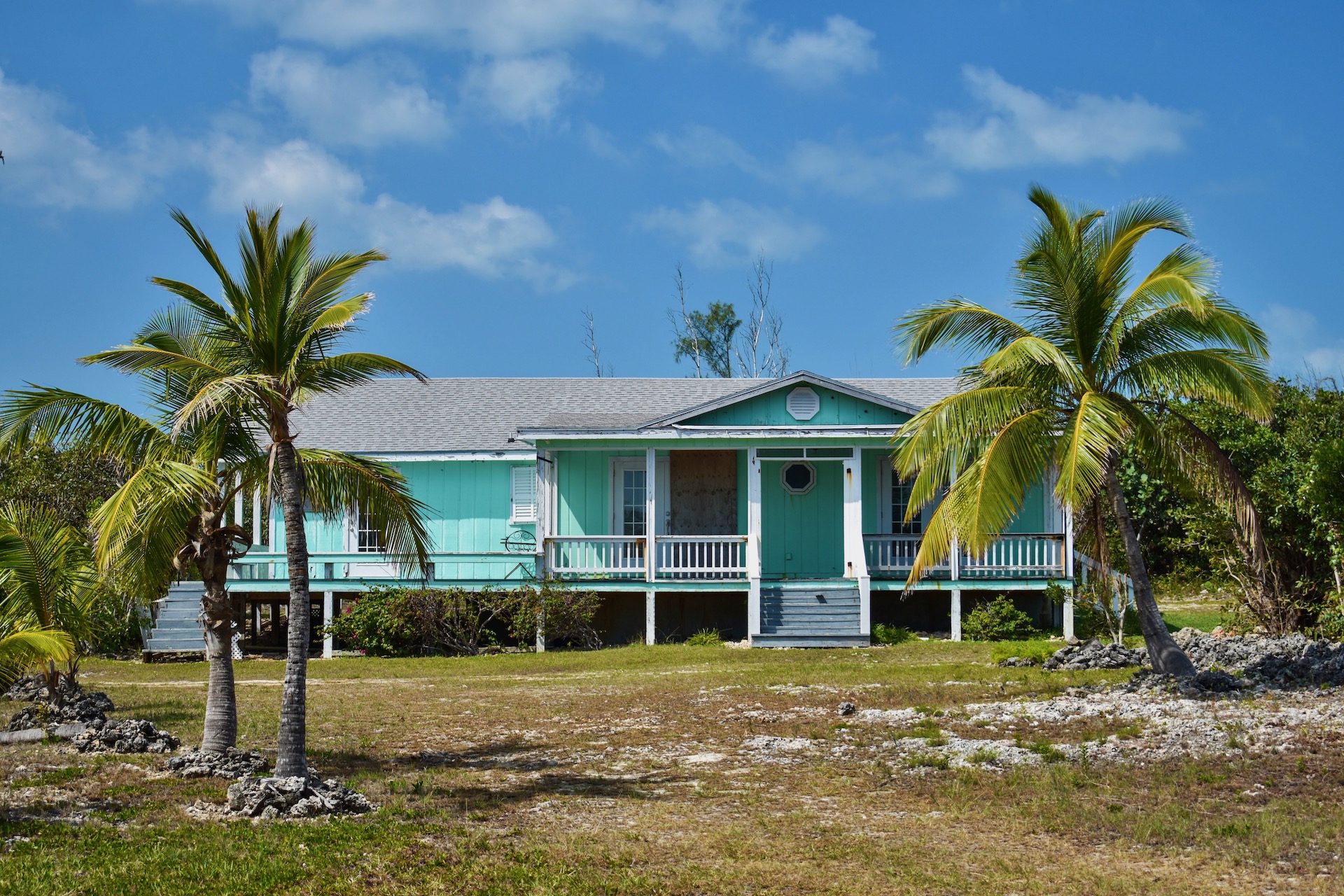 beachfront-acreage-with-dock-black-sound-green-turtle-cay-abaco-11