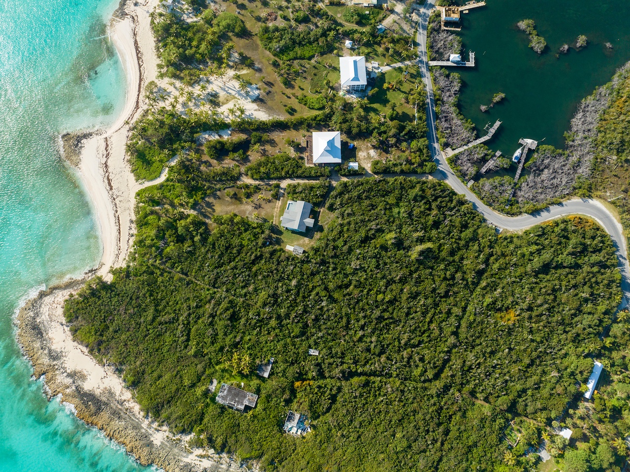 beachfront-acreage-with-dock-black-sound-green-turtle-cay-abaco-15