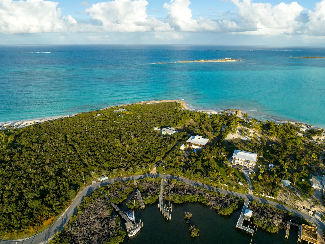 beachfront-acreage-with-dock-black-sound-green-turtle-cay-abaco-20