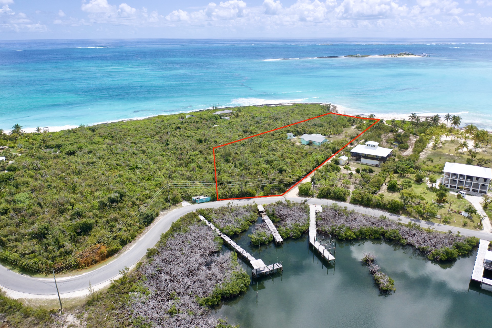 beachfront-acreage-with-dock-black-sound-green-turtle-cay-abaco-8