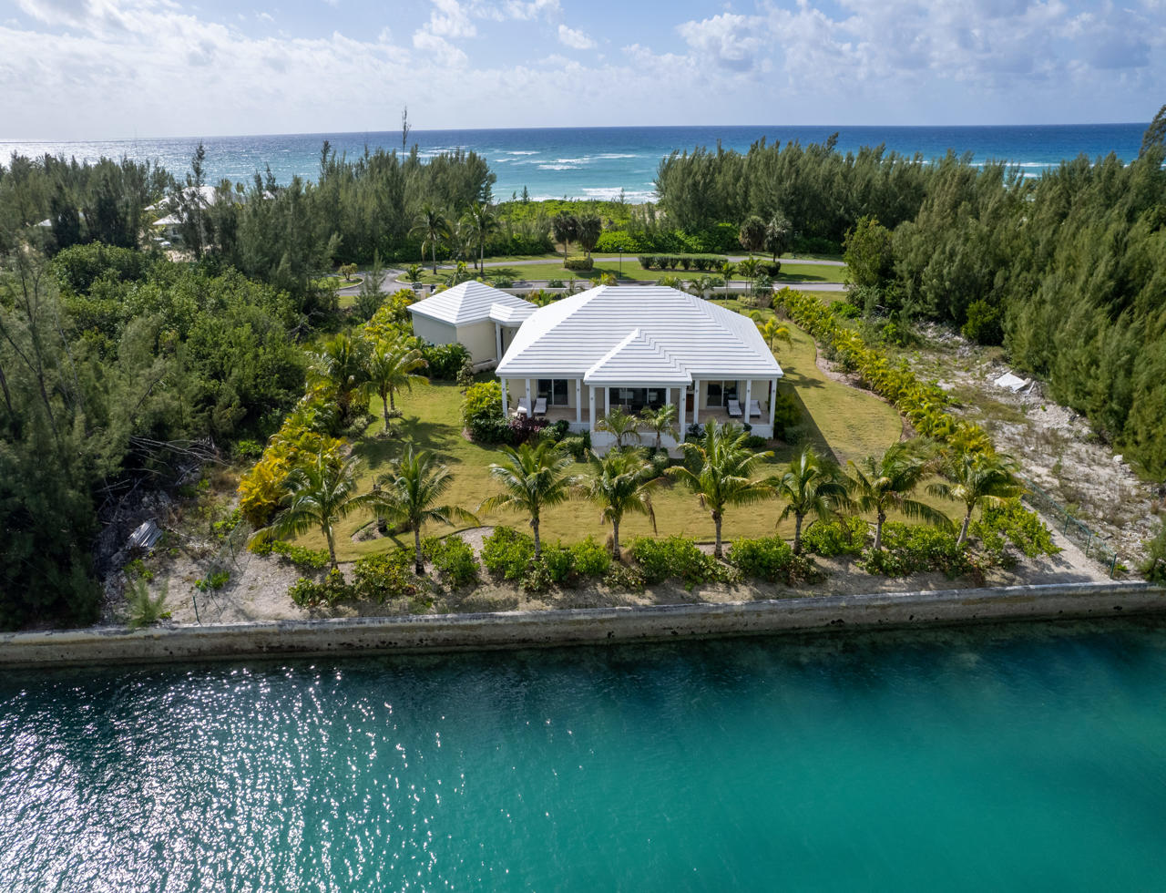 /listing-grand-bahama-canal-front-home-for-sale-45912.html from Coldwell Banker Bahamas Real Estate