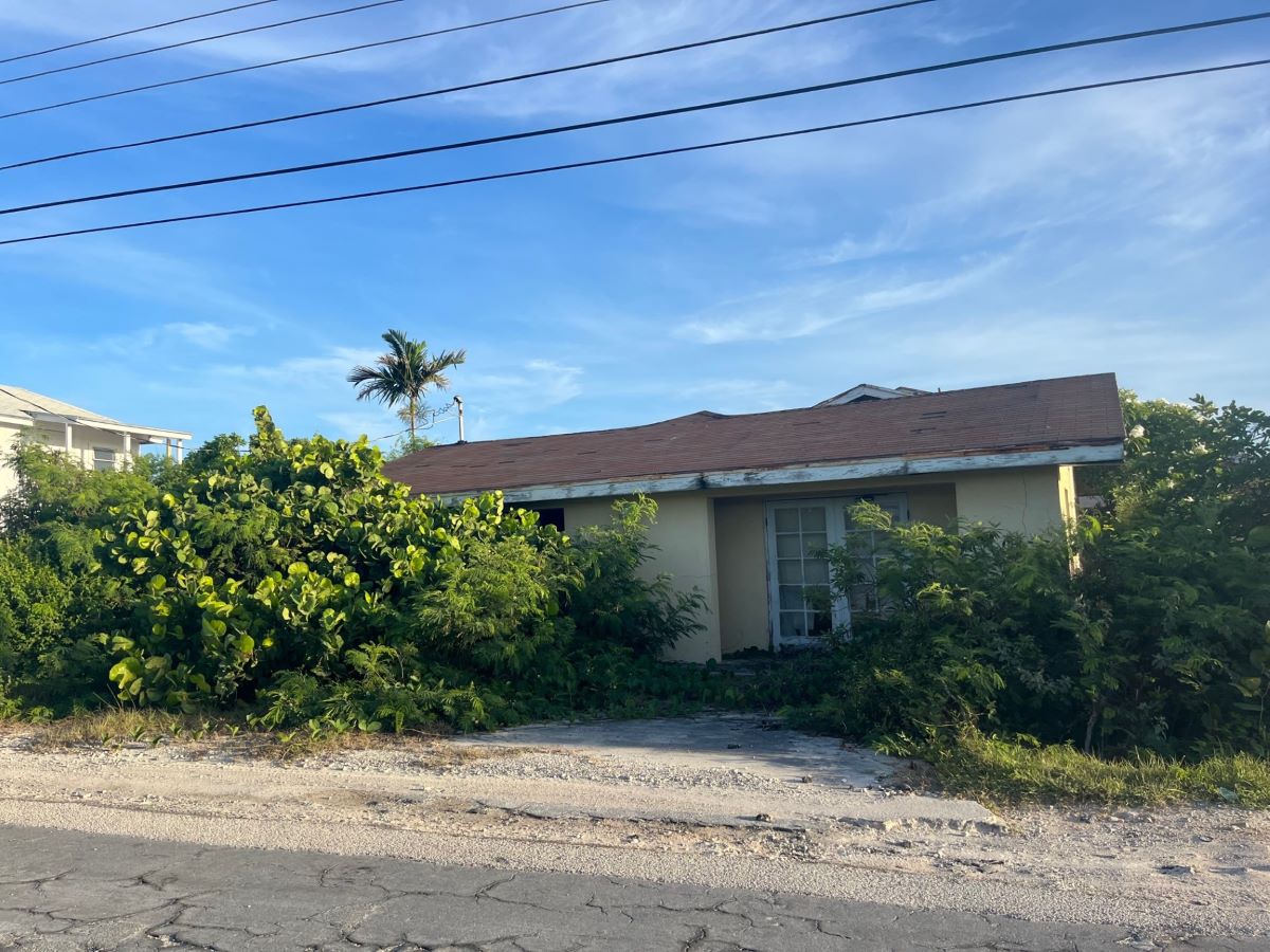 /listing-fixer-upper-47216.html from Coldwell Banker Bahamas Real Estate