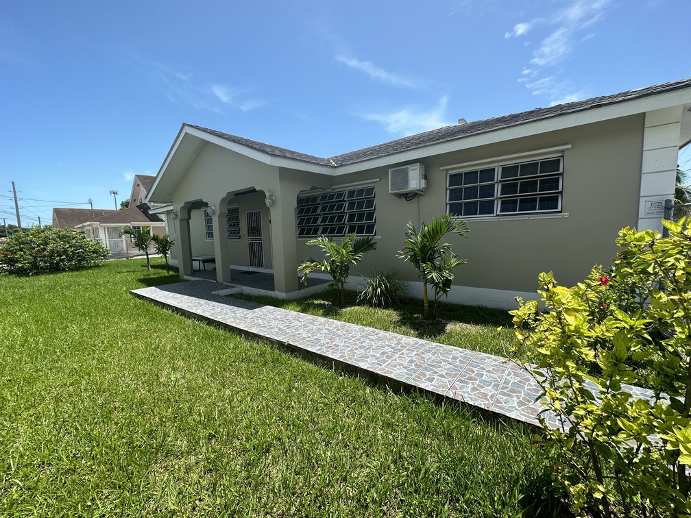 /listing-nassau-duplex-for-sale-47411.html from Coldwell Banker Bahamas Real Estate