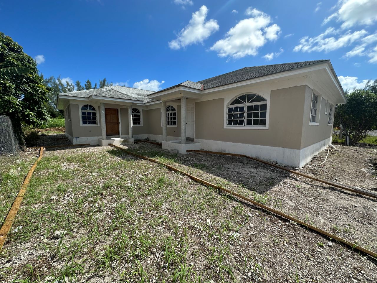 /listing-pending-nassau-duplex-for-sale-48090.html from Coldwell Banker Bahamas Real Estate