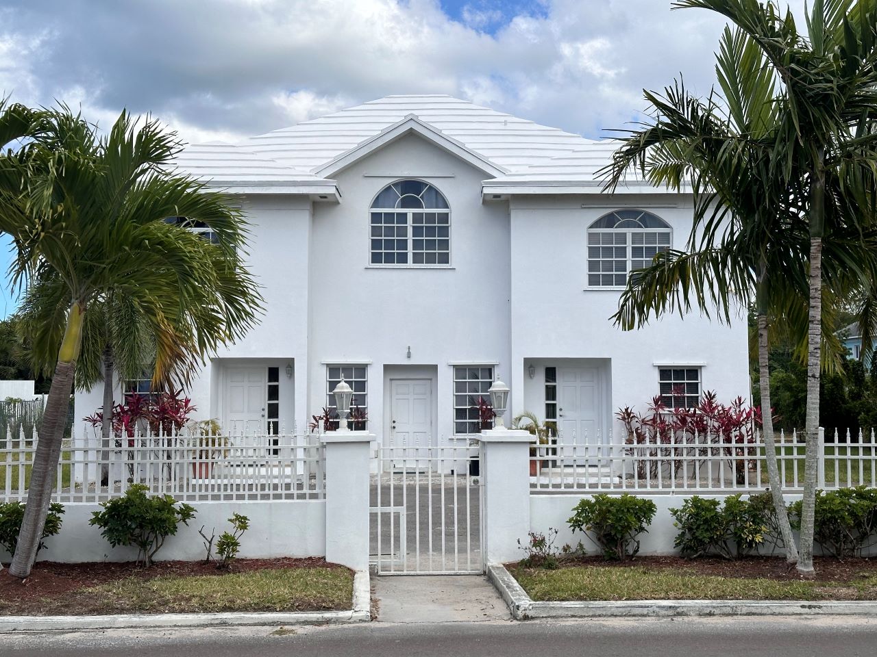 /listing-nassau-townhouse-for-rent-68365.html from Coldwell Banker Bahamas Real Estate