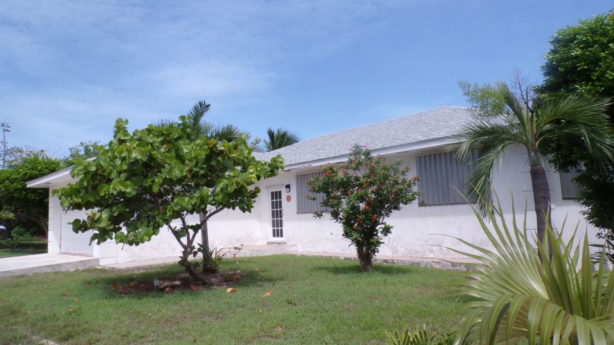 /listing-3-2-house-in-cartwrights-70465.html from Coldwell Banker Bahamas Real Estate