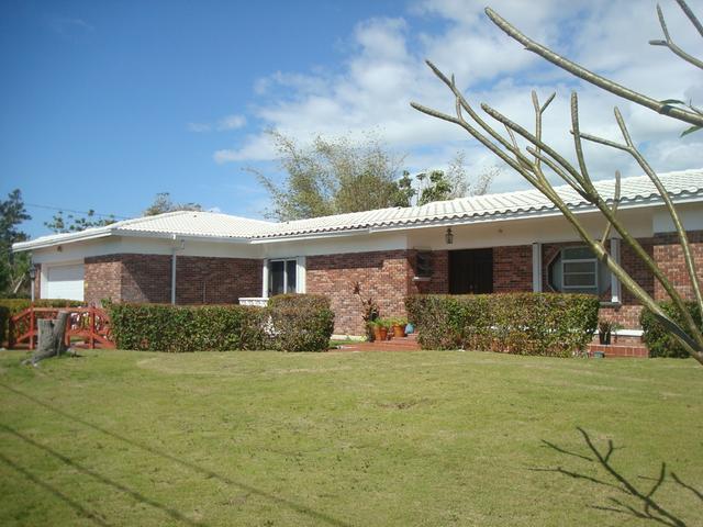 /listing-single-family-home-in-lucaya-73447.html from Coldwell Banker Bahamas Real Estate