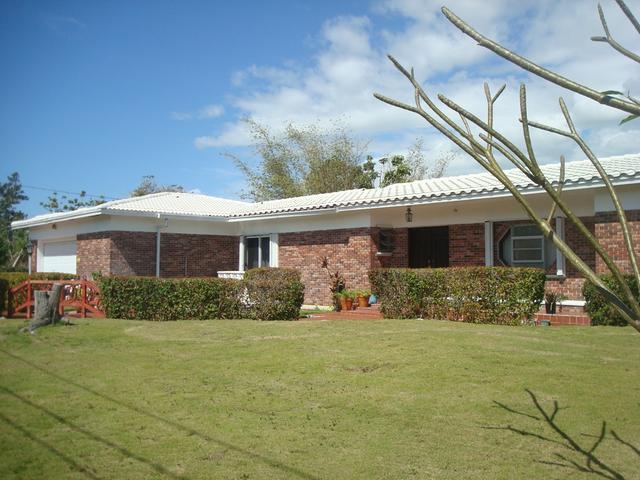 /listing-single-family-home-in-lucaya-55962.html from Coldwell Banker Bahamas Real Estate