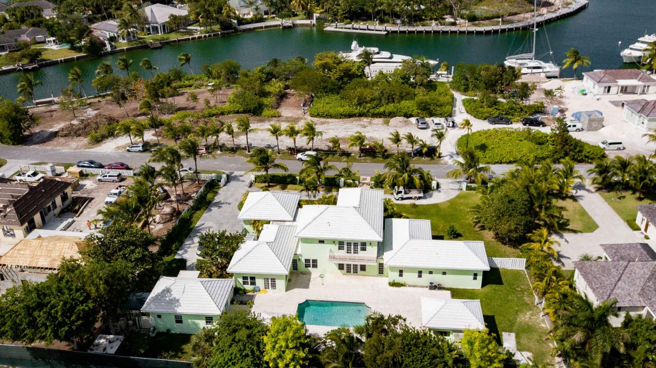 /listing-single-family-home-in-lyford-cay-40851.html from Coldwell Banker Bahamas Real Estate