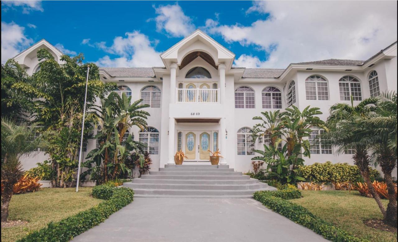 /listing-single-family-home-in-lake-cunningham-46354.html from Coldwell Banker Bahamas Real Estate