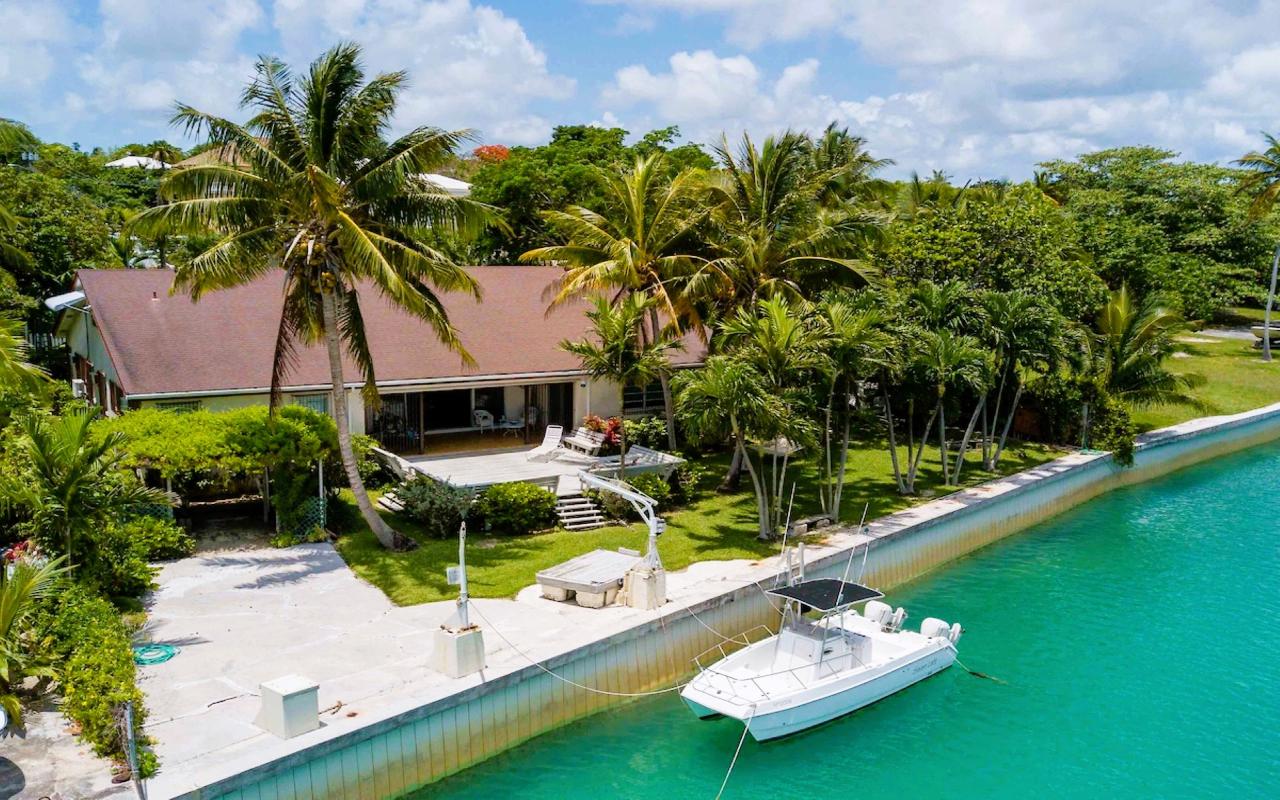 /listing-single-family-home-in-eastern-road-42572.html from Coldwell Banker Bahamas Real Estate