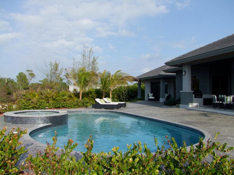/listing-single-family-home-in-fortune-bay-42701.html from Coldwell Banker Bahamas Real Estate