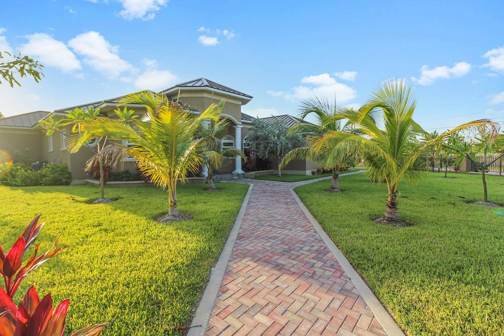 /listing-single-family-home-in-fortune-bay-43066.html from Coldwell Banker Bahamas Real Estate