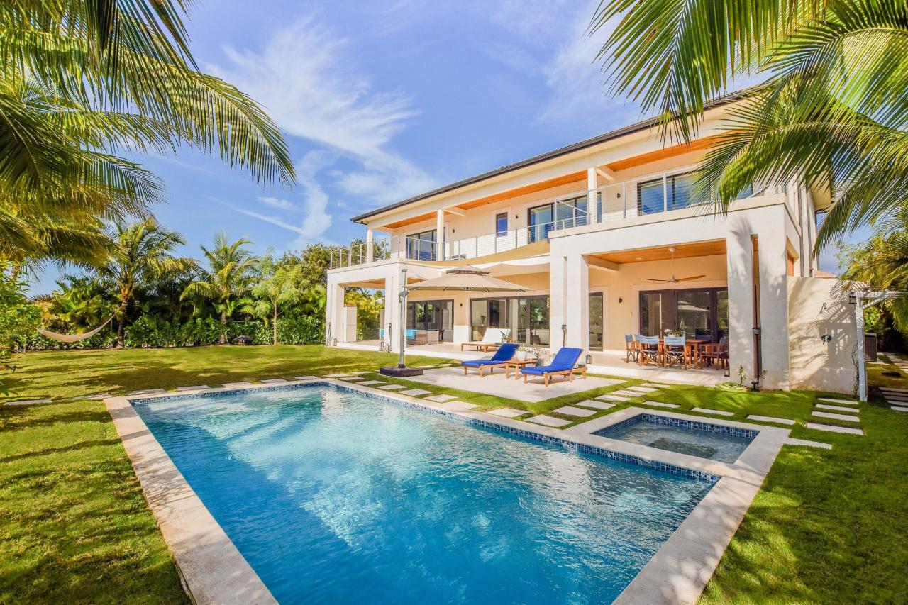 /listing-single-family-home-in-old-fort-bay-44158.html from Coldwell Banker Bahamas Real Estate