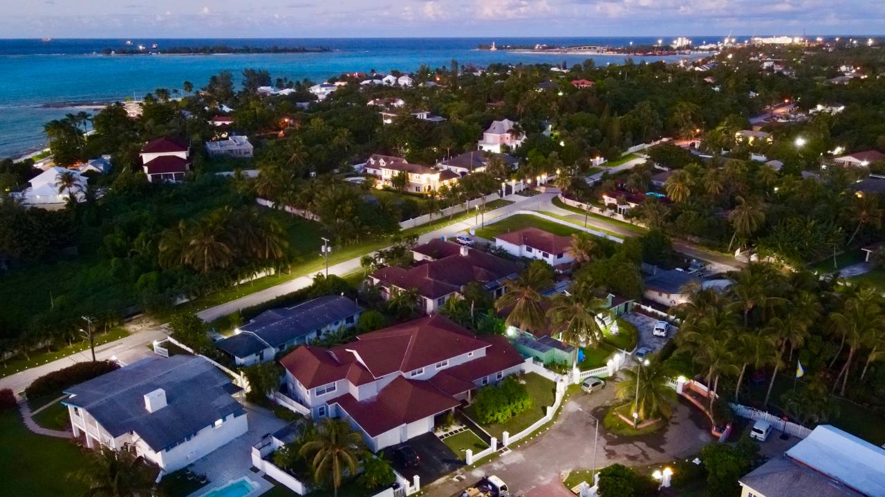 /listing-single-family-home-in-west-bay-street-45079.html from Coldwell Banker Bahamas Real Estate