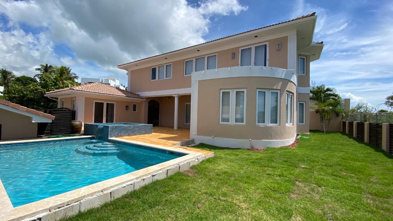 /listing-single-family-home-in-west-bay-street-44654.html from Coldwell Banker Bahamas Real Estate