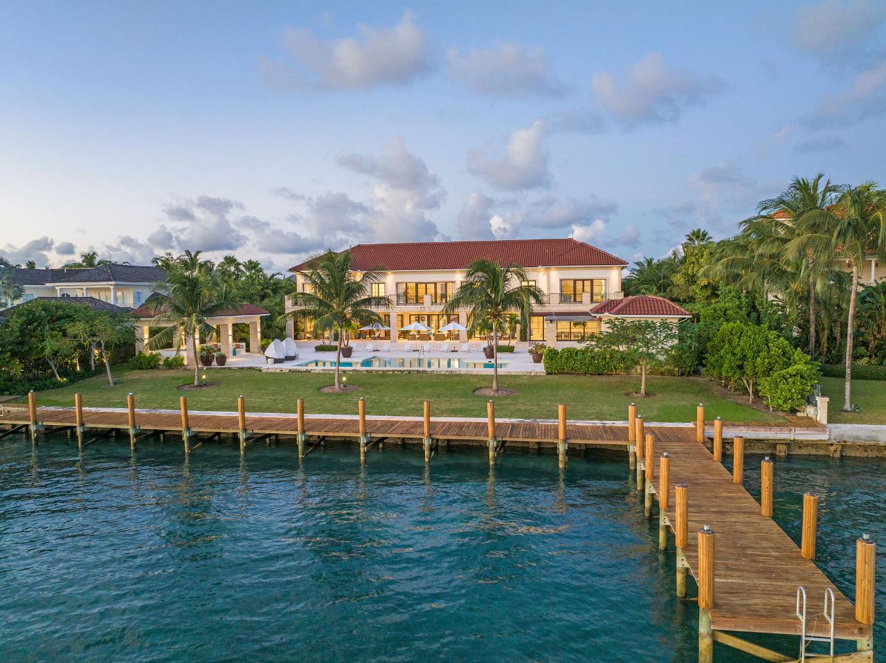 /listing-single-family-home-in-paradise-island-44696.html from Coldwell Banker Bahamas Real Estate
