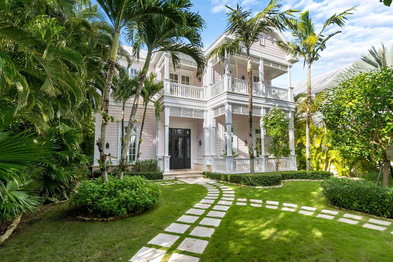 /listing-single-family-home-in-old-fort-bay-45088.html from Coldwell Banker Bahamas Real Estate
