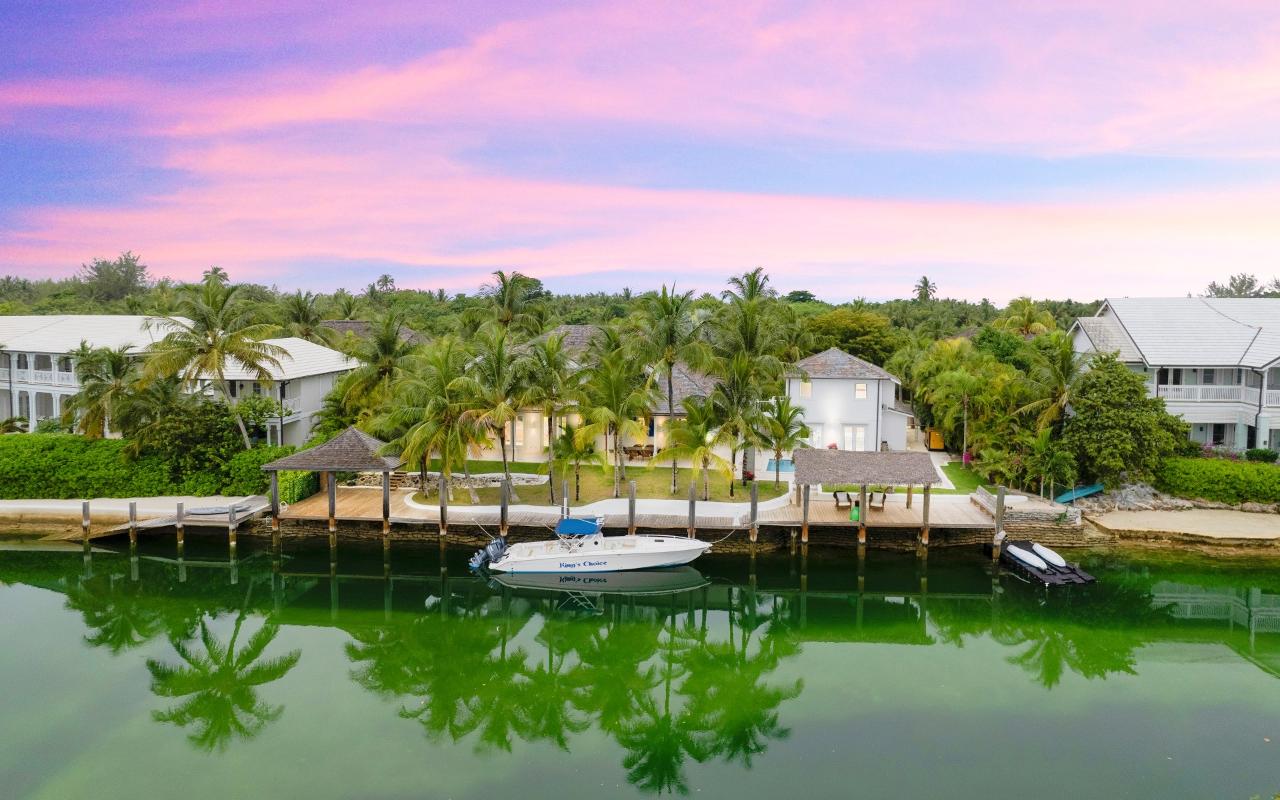 /listing-single-family-home-in-old-fort-bay-45381.html from Coldwell Banker Bahamas Real Estate