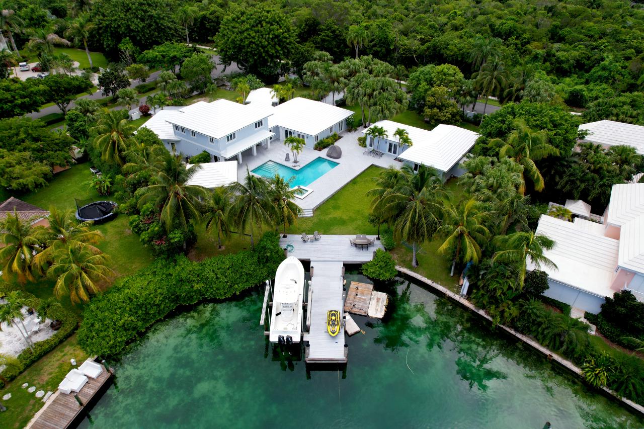 /listing-single-family-home-in-lyford-cay-45427.html from Coldwell Banker Bahamas Real Estate