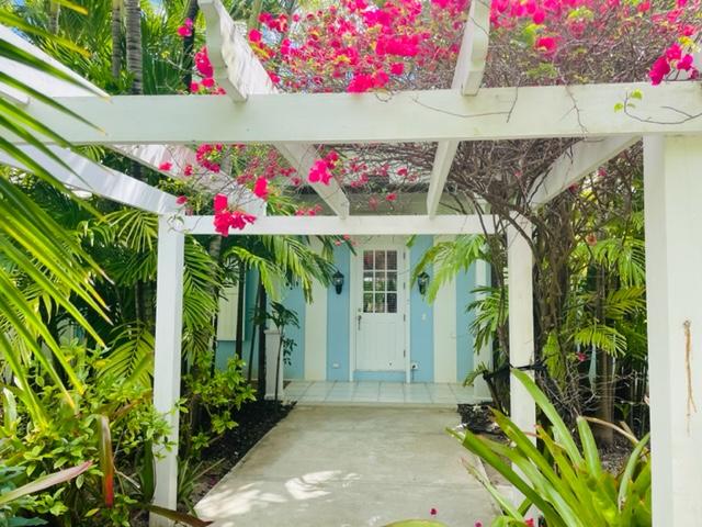 /listing-single-family-home-in-old-fort-bay-46005.html from Coldwell Banker Bahamas Real Estate