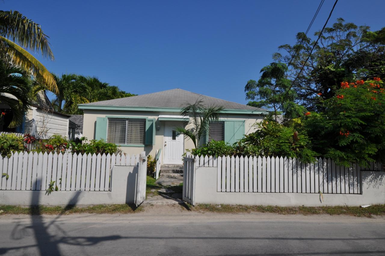 /listing-single-family-home-in-harbour-island-46169.html from Coldwell Banker Bahamas Real Estate