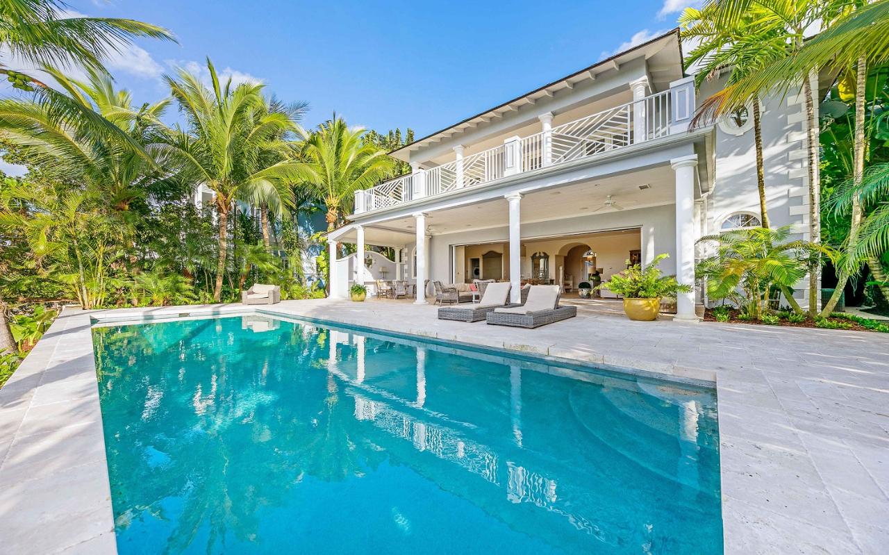 /listing-single-family-home-in-old-fort-bay-46289.html from Coldwell Banker Bahamas Real Estate