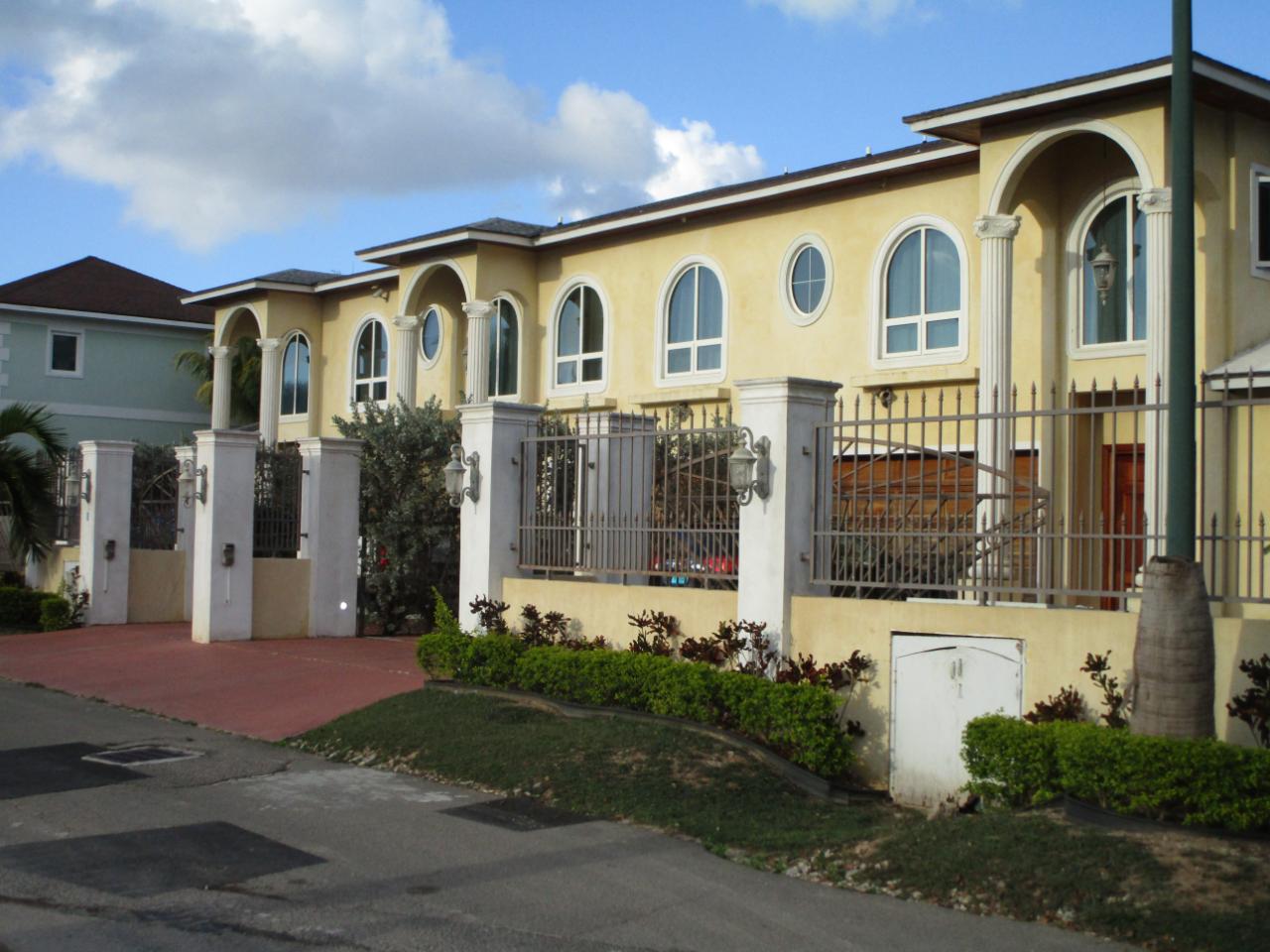 /listing-condo-in-westridge-46519.html from Coldwell Banker Bahamas Real Estate