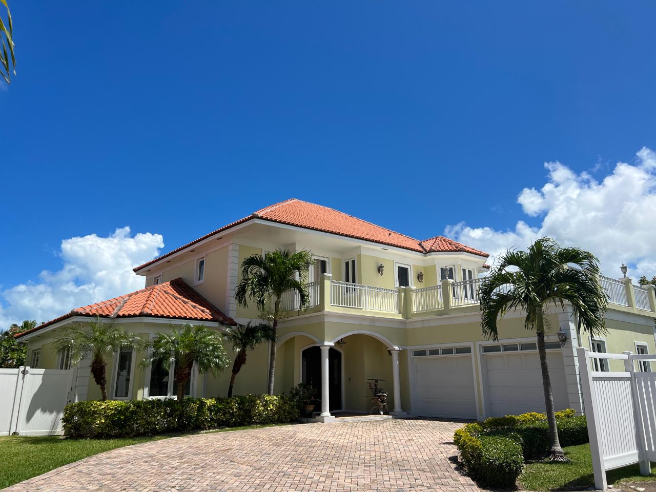 /listing-single-family-home-in-paradise-island-46604.html from Coldwell Banker Bahamas Real Estate
