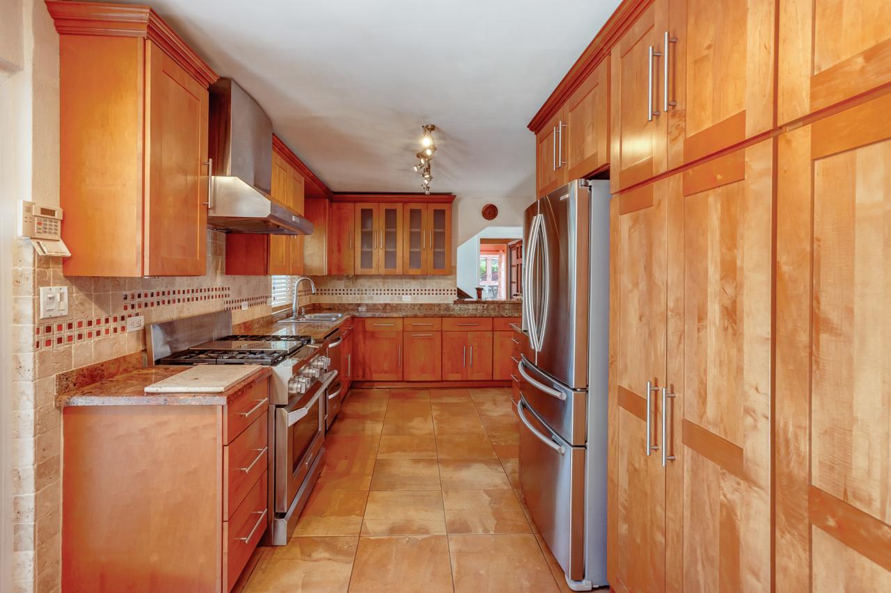 /listing-single-family-home-in-west-bay-street-46717.html from Coldwell Banker Bahamas Real Estate