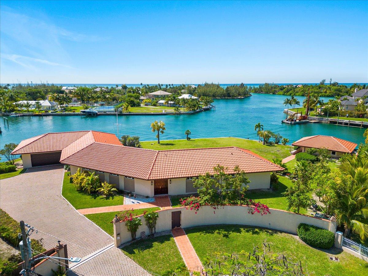 /listing-single-family-home-in-fortune-bay-46772.html from Coldwell Banker Bahamas Real Estate