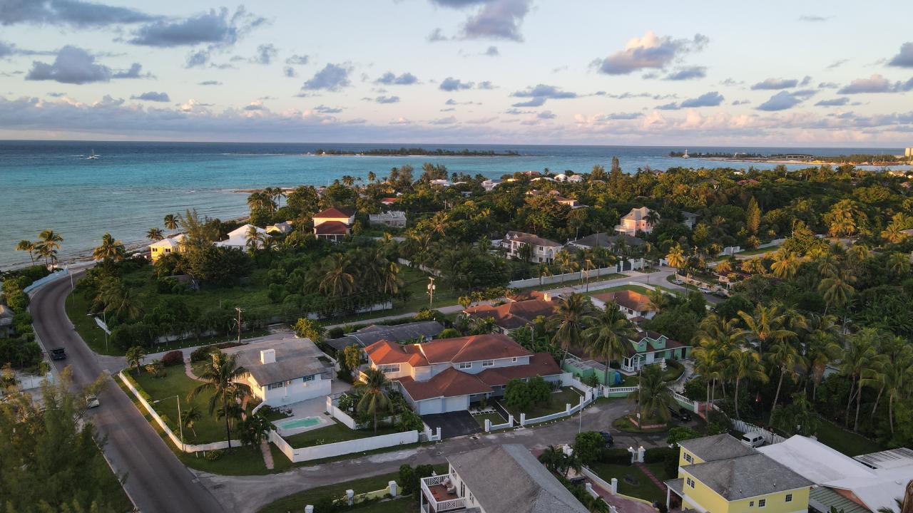 /listing-single-family-home-in-west-bay-street-46940.html from Coldwell Banker Bahamas Real Estate