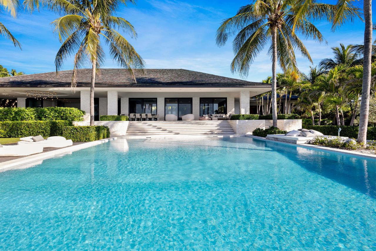 /listing-single-family-home-in-old-fort-bay-51872.html from Coldwell Banker Bahamas Real Estate