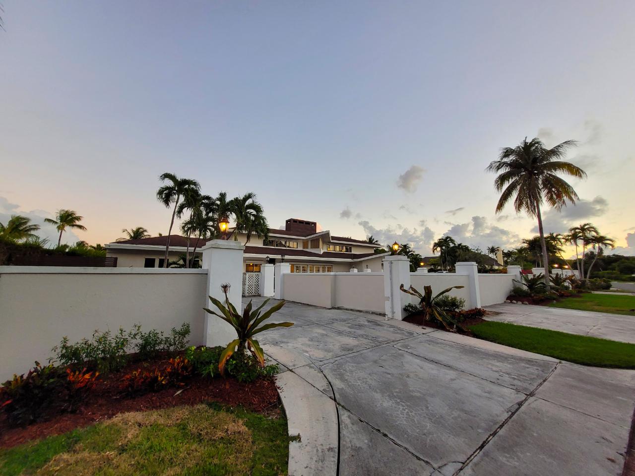 /listing-single-family-home-in-lyford-cay-49912.html from Coldwell Banker Bahamas Real Estate