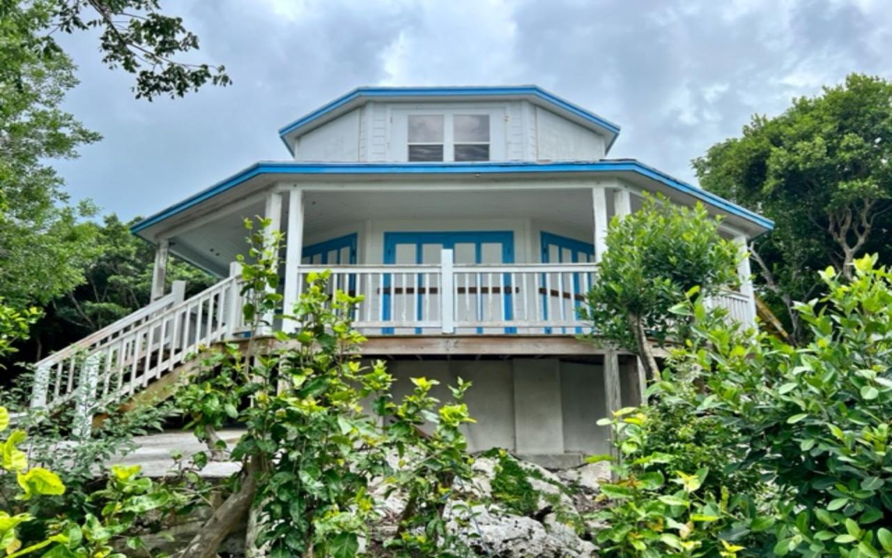 /listing-single-family-home-in-gregory-town-72619.html from Coldwell Banker Bahamas Real Estate