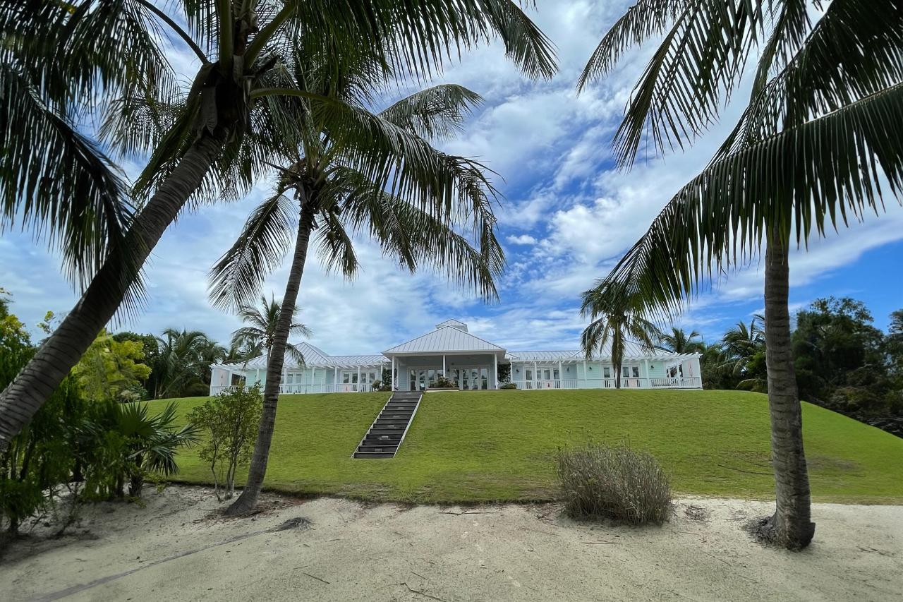 /listing-single-family-home-in-winding-bay-47884.html from Coldwell Banker Bahamas Real Estate