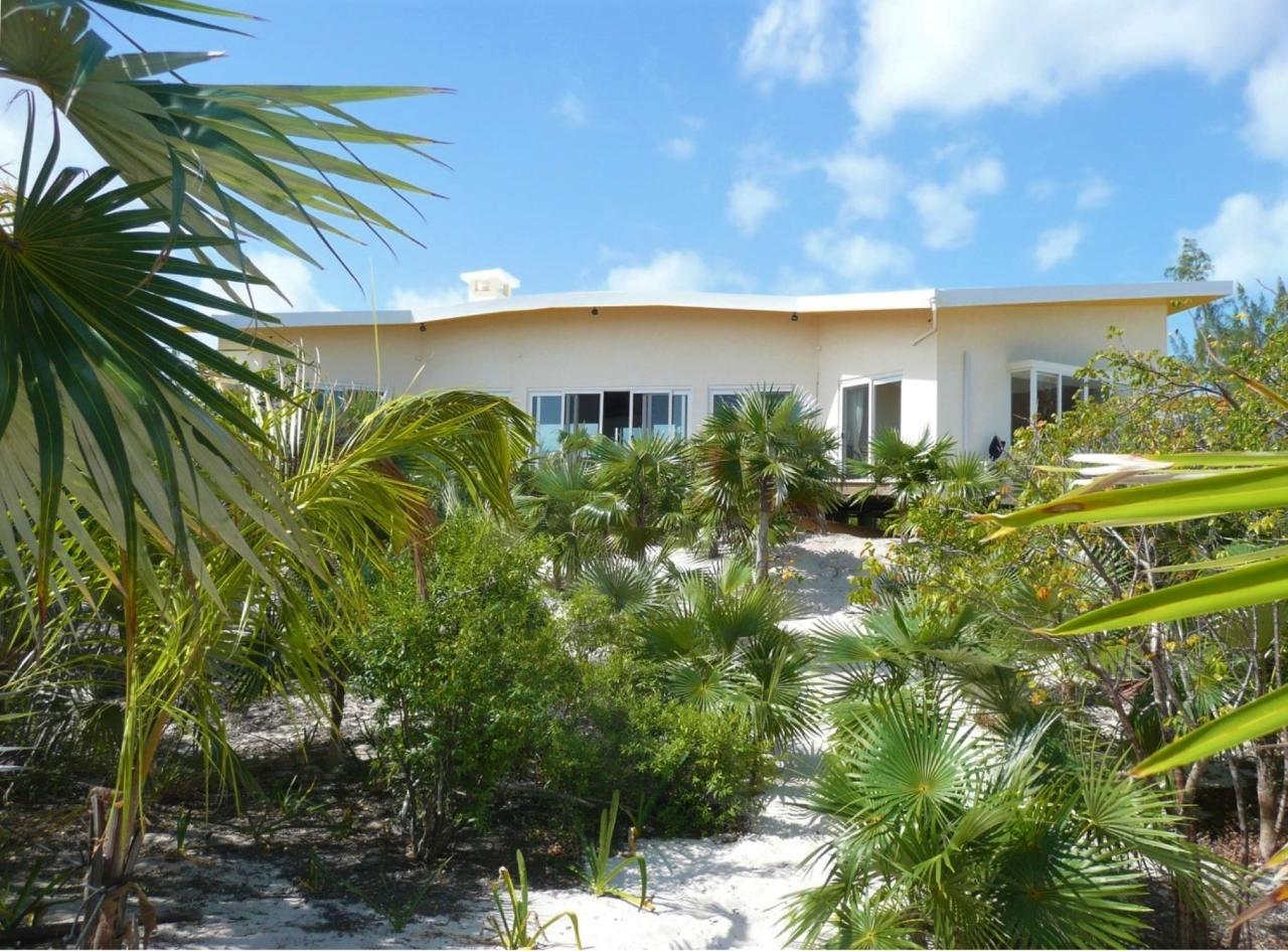 /listing-single-family-home-in-tarpum-bay-50321.html from Coldwell Banker Bahamas Real Estate